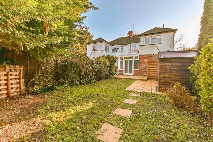 2 Bedroom Maisonette For Sale In Perth Close, Raynes Park, London, SW20