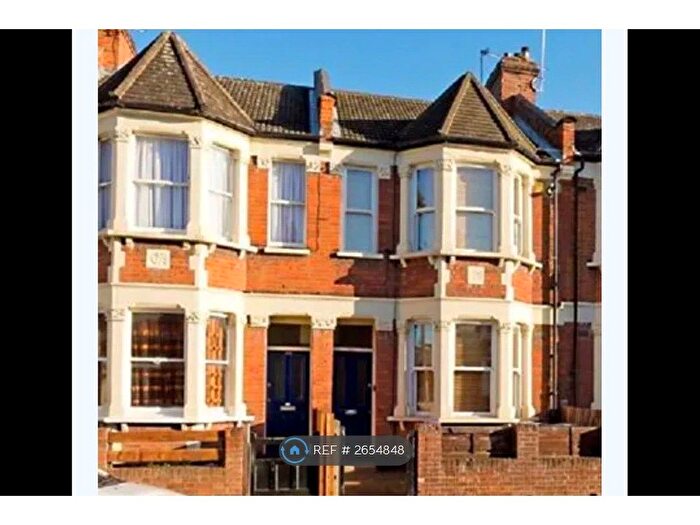 2 Bedroom Flat To Rent In Sandringham Road, London, NW2