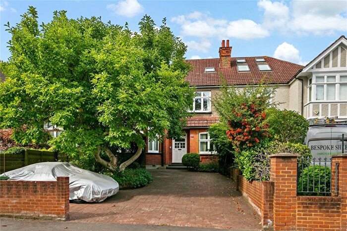 3 Bedroom Flat For Sale In Queens Road, Richmond, TW10