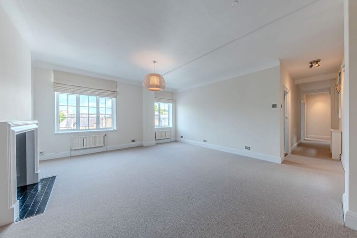 2 Bedroom Flat To Rent In Thackeray Street, London, W8