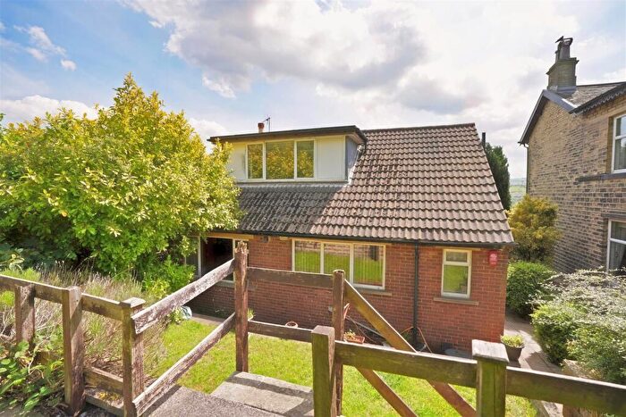 4 Bedroom Detached Bungalow For Sale In Sunnybank Road, Greetland, Halifax, HX4