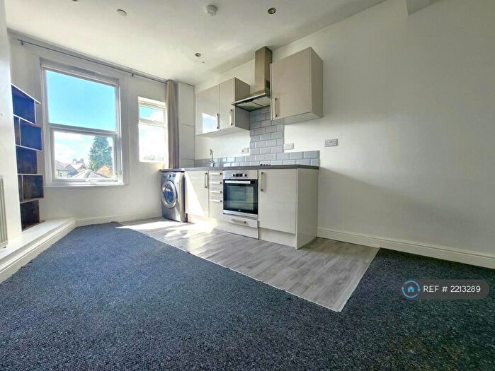 1 Bedroom Flat To Rent In High Road, London, E18