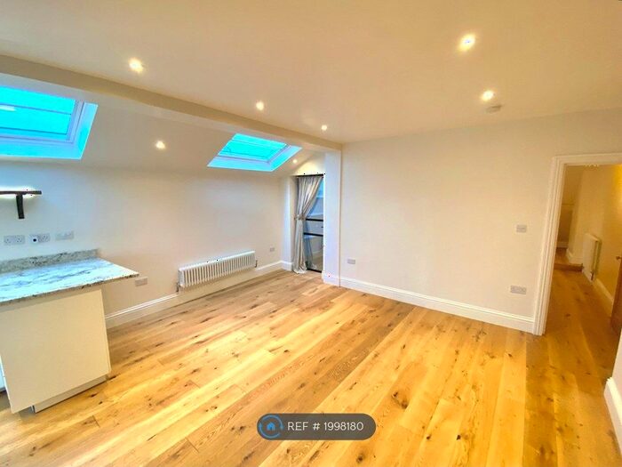 2 Bedroom Maisonette To Rent In Woodbury Street, London, SW17