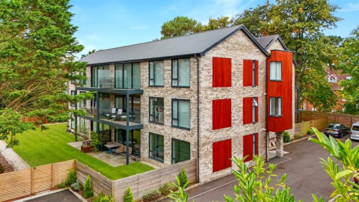 2 Bedroom Apartment For Sale In The Avenue, Branksome Park, BH13