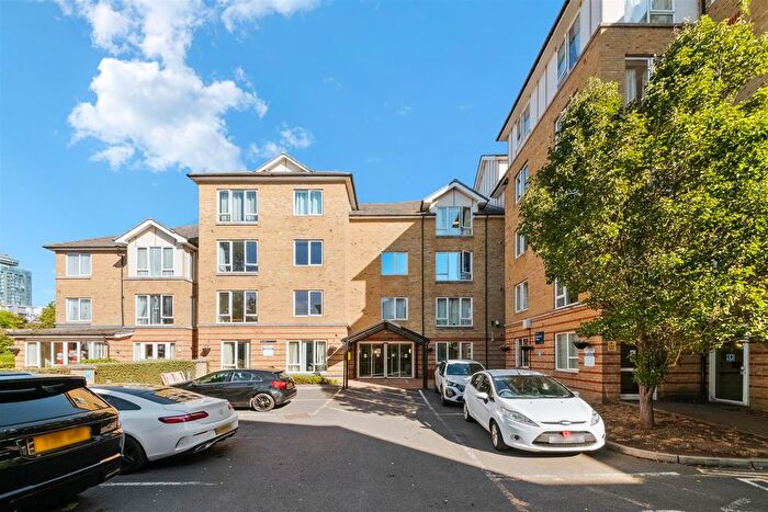 2 Bedroom Flat For Sale In Greenrod Place, Clayponds Lane, Brentford, TW8