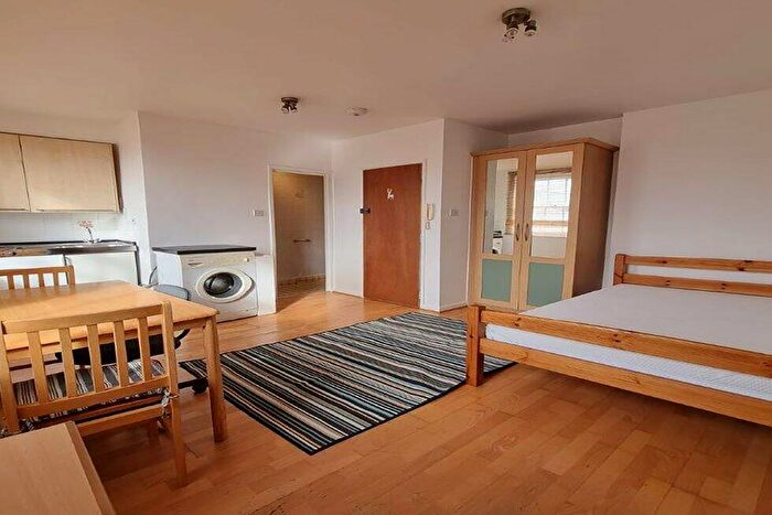 Flat To Rent In Kentish Town Road, Kentish Town, NW1