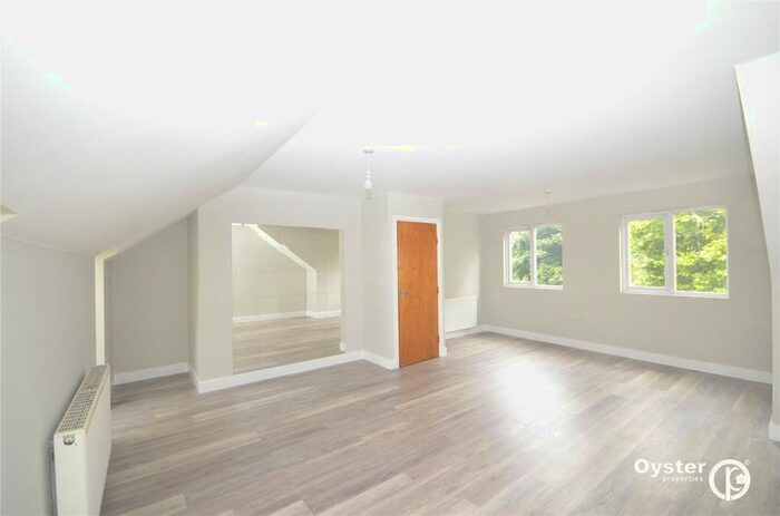 2 Bedroom Flat To Rent In Bowes Road, London, N11