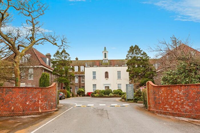 2 Bedroom Flat For Sale In Willow Court, Swansea, West Glamorgan, SA3