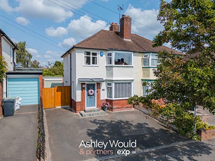 3 Bedroom Semi-detached House For Sale In Park Road West, Stourbridge, DY8