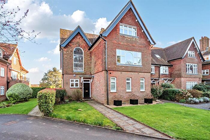 4 Bedroom Apartment For Sale In Eyehurst Park, Outwood Lane, Kingswood, Tadworth, KT20