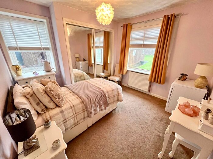 2 Bedroom Semi-Detached Bungalow For Sale In Shanks Crescent, Johnstone, PA5