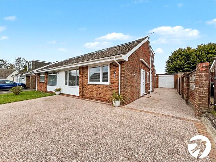 3 Bedroom Bungalow For Sale In Farm Road, Walderslade, Kent, ME5