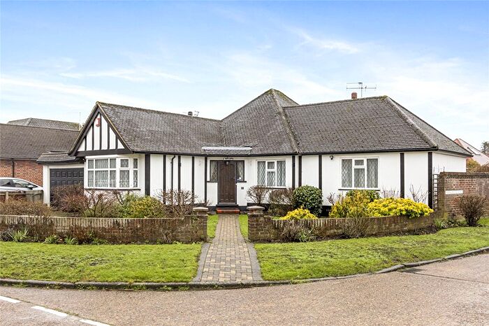 3 Bedroom Bungalow For Sale In Shaldon Way, Walton-On-Thames, Surrey, KT12