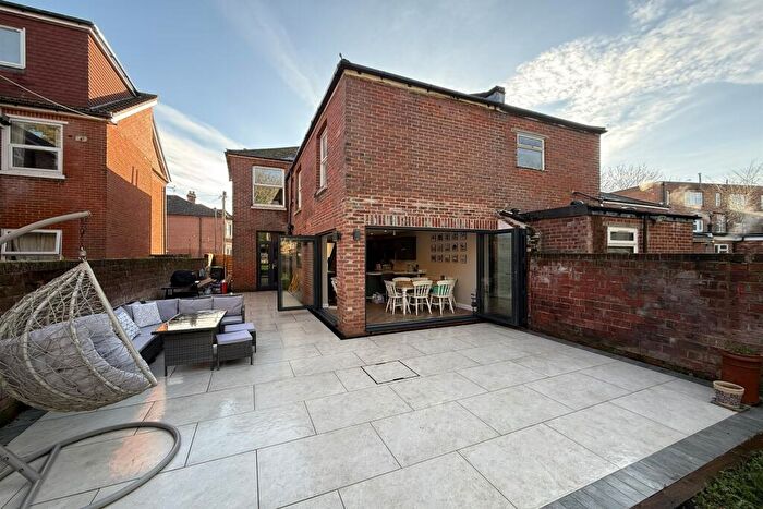 4 Bedroom Semi Detached House For Sale In Southampton, SO14