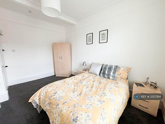 2 Bedroom Flat To Rent In Wingrove Road, Newcastle Upon Tyne, NE4