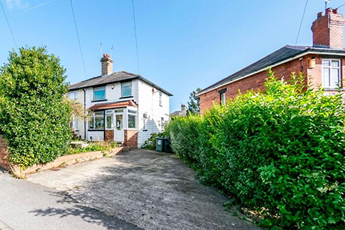 3 Bedroom Semi Detached House For Sale In Parkside Grove, Leeds, LS11