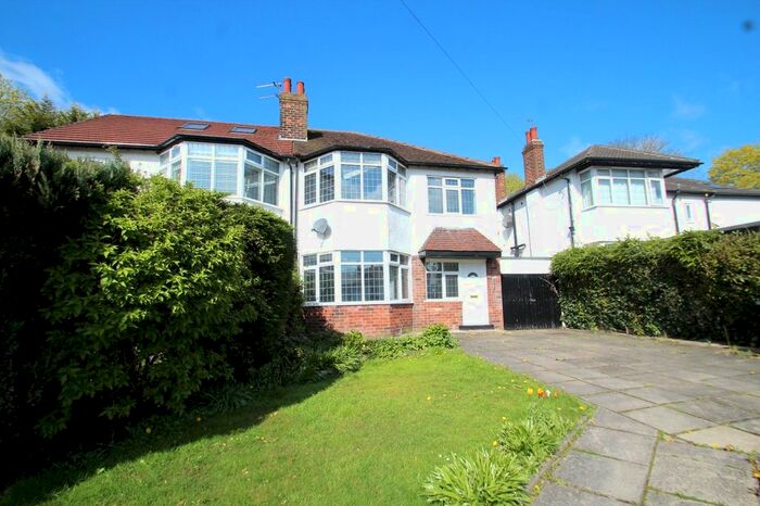 3 Bedroom Semi-Detached House To Rent In Southlands Drive, Leeds, West Yorkshire, Uk, LS17