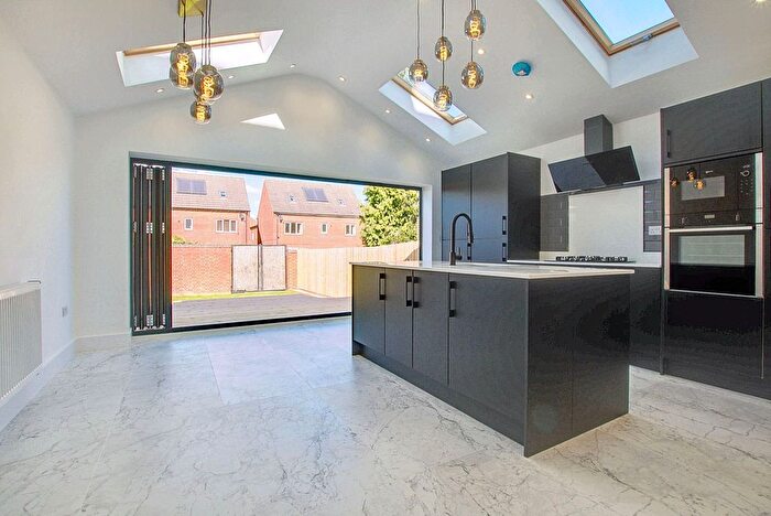 3 Bedroom Semi-Detached House For Sale In Swithland Avenue, Leicester, LE4