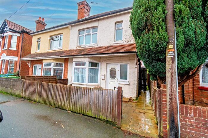 3 Bedroom Semi-Detached House To Rent In Richville Road, Southampton, SO16