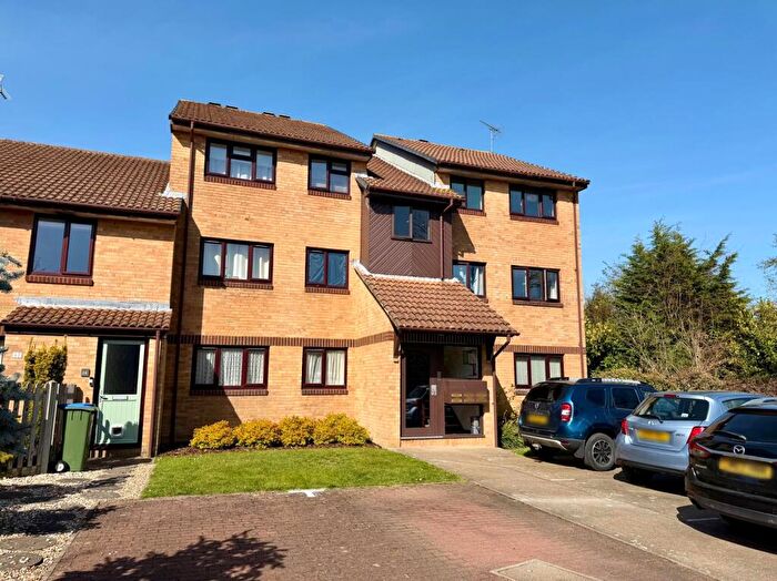 2 Bedroom Flat For Sale In Manor Fields, Horsham, RH13