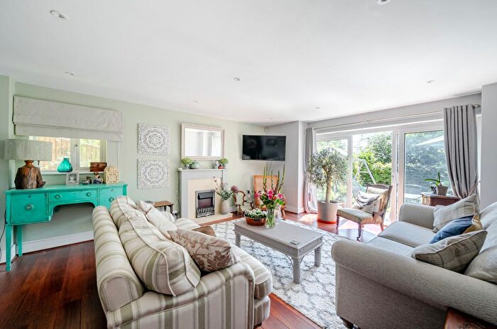 4 Bedroom Detached House For Sale In Bayford Hill, Wincanton, BA9