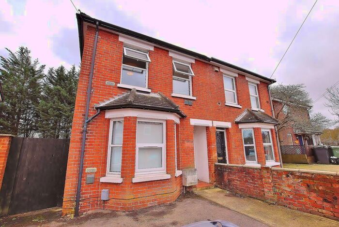 5 Bedroom Semi-Detached House To Rent In Weston Road, GU2