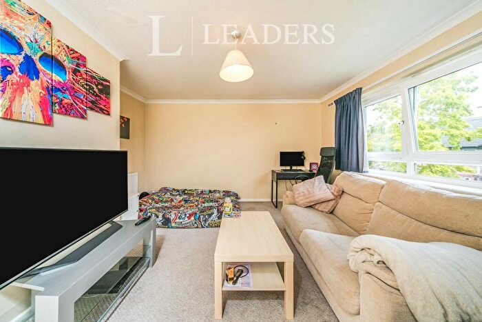 2 Bedroom Apartment To Rent In Taynton Walk, RG2