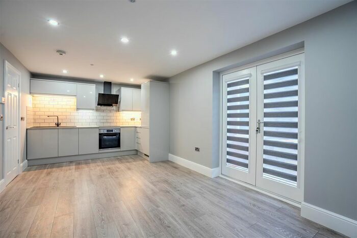 2 Bedroom Mews To Rent In Apartment C, The Crescent, York, YO24