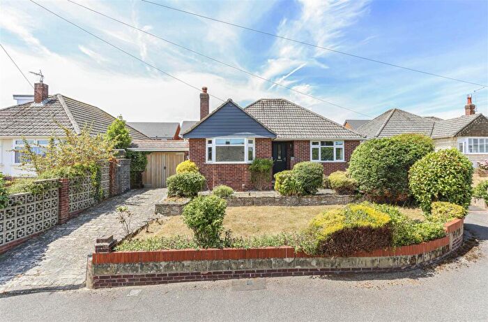 2 Bedroom Detached Bungalow For Sale In Annet Close, Poole, BH15