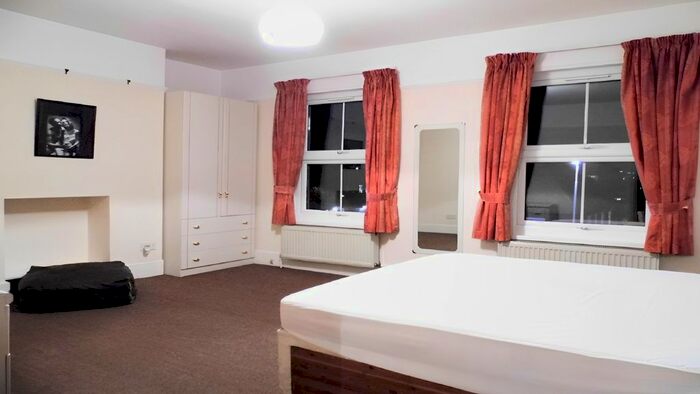 2 Bedroom Flat To Rent In Wandsworth Road, London, SW8