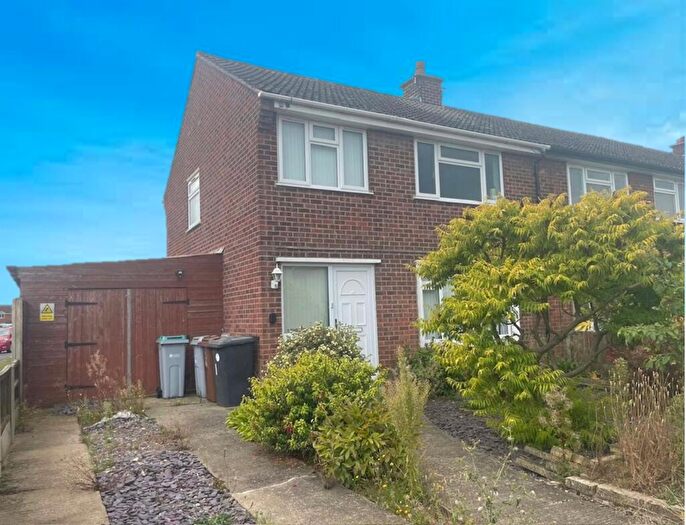 3 Bedroom End Of Terrace House For Sale In Shelton Avenue, Newark, NG24