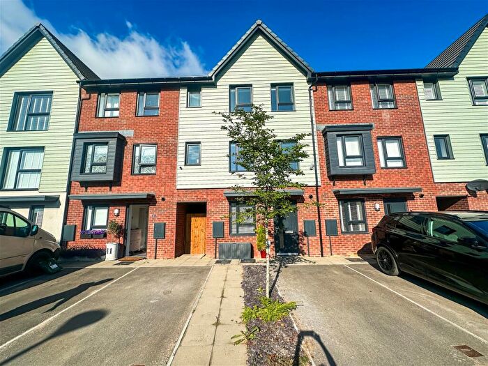 4 Bedroom Town House For Sale In FFordd Wallace, Barry, Vale Of Glamorgan, CF63