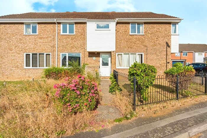 3 Bedroom Terraced House For Sale In Heron Close, Biggleswade, SG18