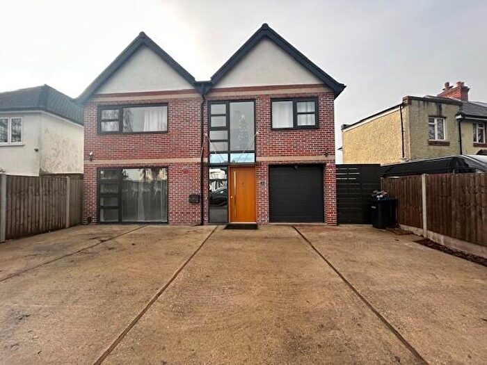 4 Bedroom House To Rent In Walmley Ash Road, Sutton Coldfield., B76