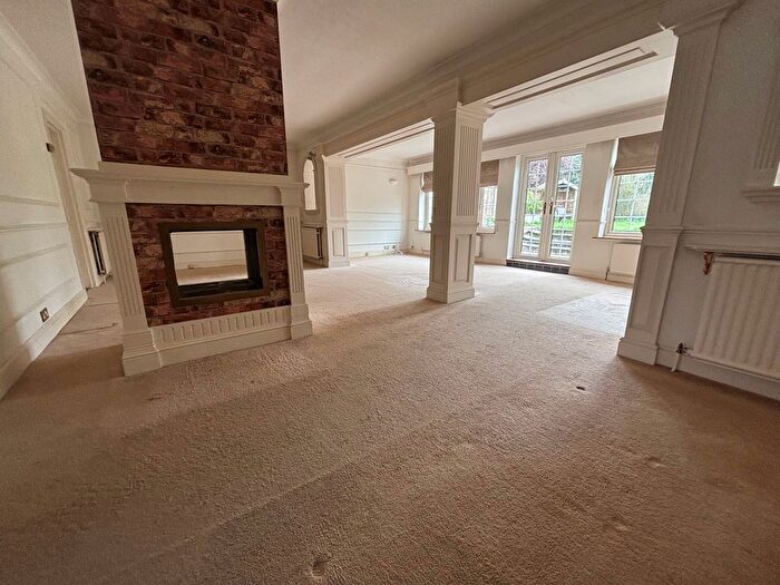 4 Bedroom Detached House To Rent In Roe Green Close, Hatfield, AL10