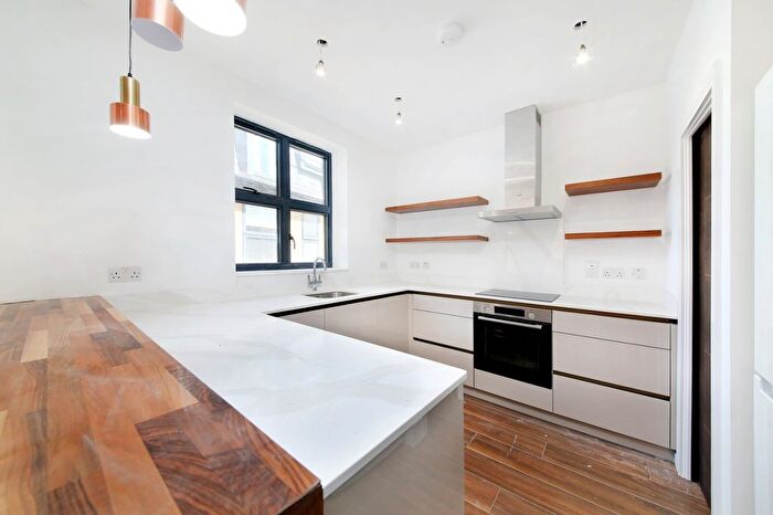 2 Bedroom Flat To Rent In Freshford Street, Earlsfield, SW18