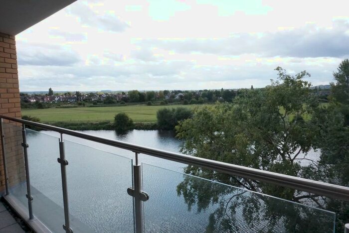 2 Bedroom Flat To Rent In Trent Lane, Nottingham, NG2