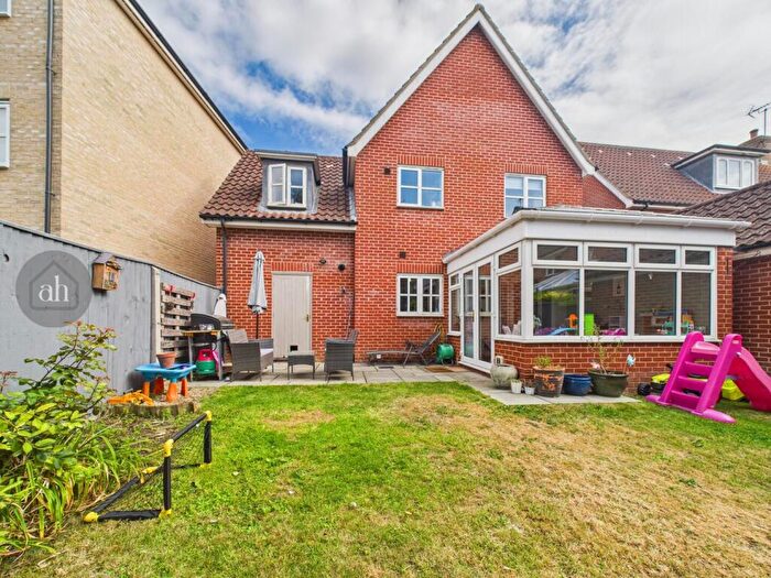3 Bedroom Detached House For Sale In Blacksmiths Way, Elmswell, IP30