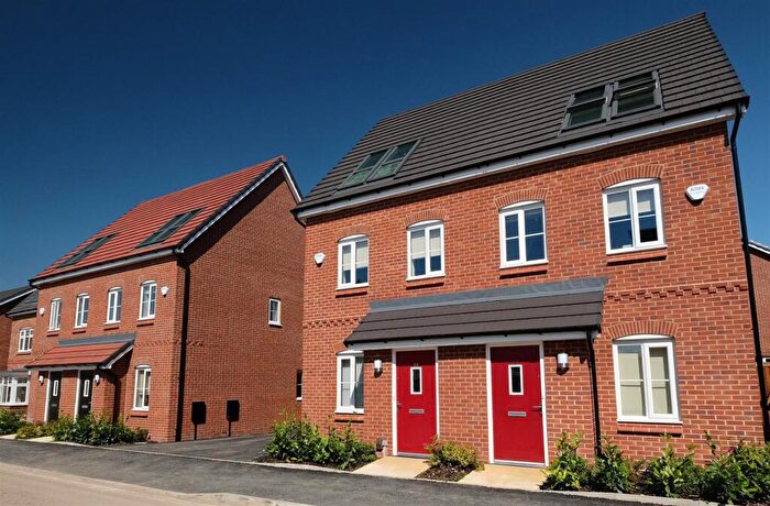 3 Bedroom Semi-Detached House To Rent In Heyfields, Worsley, M28