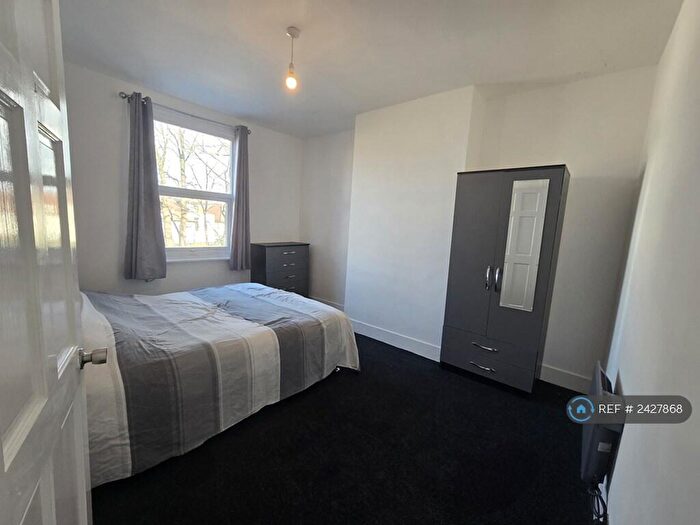 2 Bedroom Flat To Rent In Westcliff On Sea, Westcliff On Sea, SS0