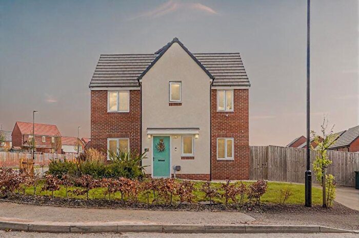 3 Bedroom Semi-Detached House For Sale In Country Way, Woodlands, Doncaster, DN6