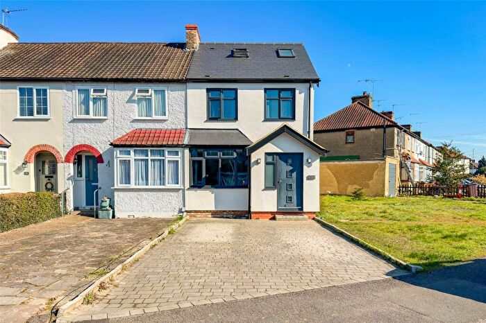 4 Bedroom End Of Terrace House For Sale In Leyland Avenue, St. Albans, Hertfordshire, AL1