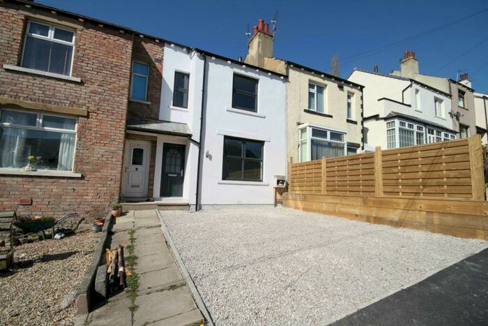 2 Bedroom Town House To Rent In Gaisby Mount, Shipley, BD18