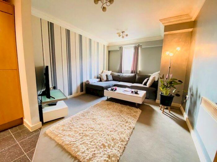 1 Bedroom Apartment To Rent In Kingfisher Meadow, Maidstone, ME16