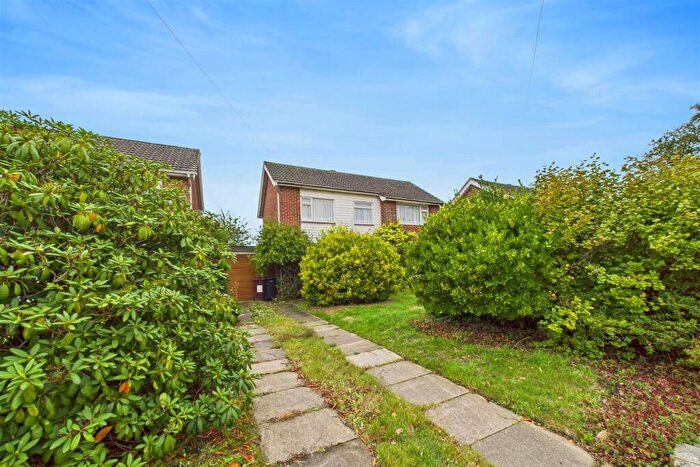 3 Bedroom Detached House For Sale In Gloucester Way, Chichester, PO19