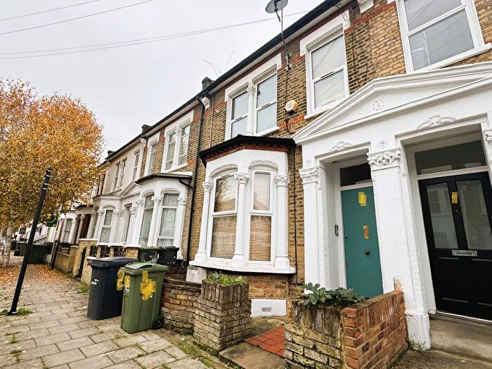 2 Bedroom Flat To Rent In Hubert Grove, London, SW9