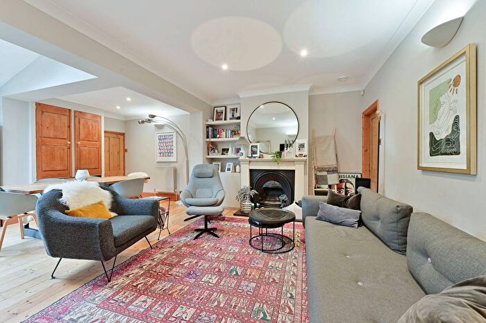 4 Bedroom Property To Rent In Stoke Fields, Guildford, GU1