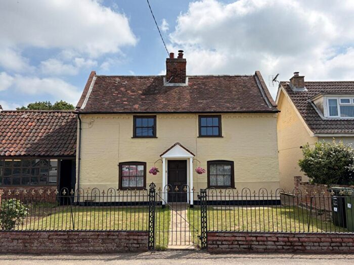 3 Bedroom Semi-Detached House For Sale In Bucklesham Road, Kirton, IP10