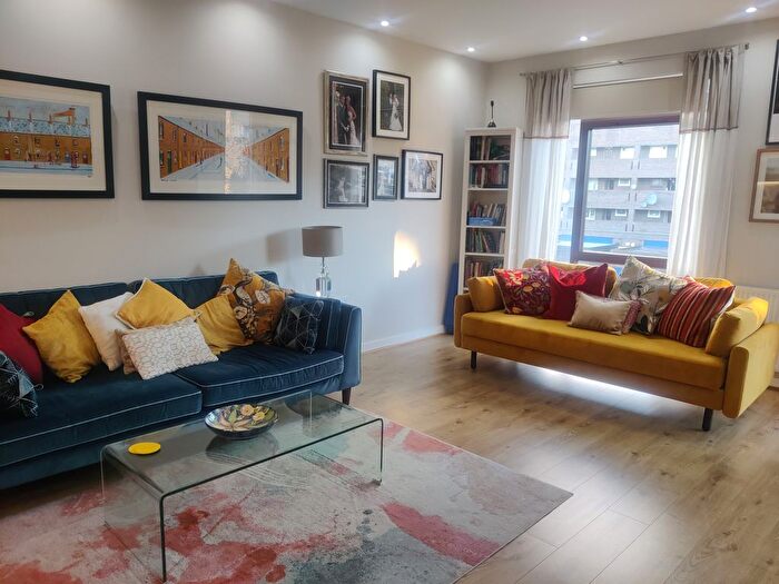 1 Bedroom Flat To Rent In Gibson Road Flat, SE11