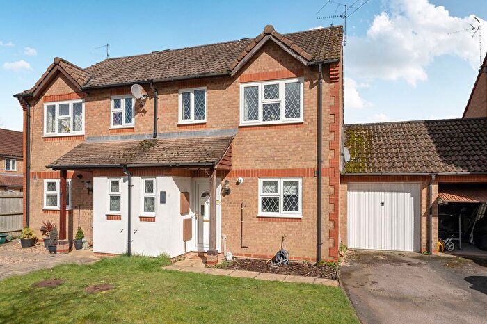 3 Bedroom Semi Detached House For Sale In Sheraton Avenue, Basingstoke, RG22